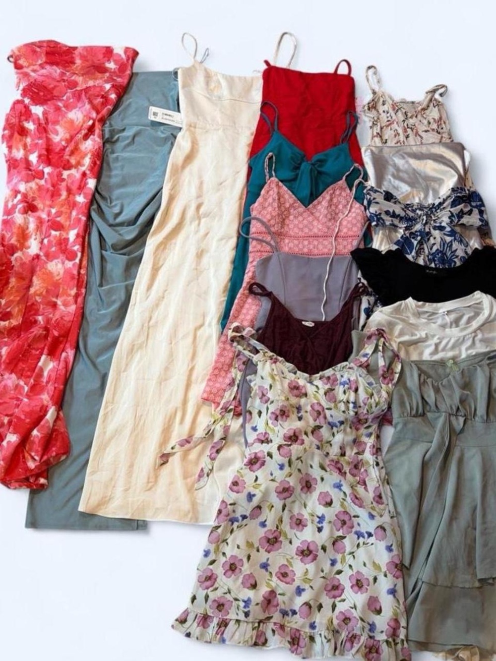 Bundle (15) of Women's Floral & Solid Dresses (13) and Rompers (2)
